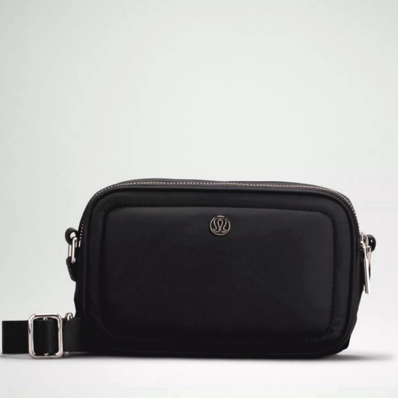 Lululemon crossbody camera bag in black - Picture 2 of 15